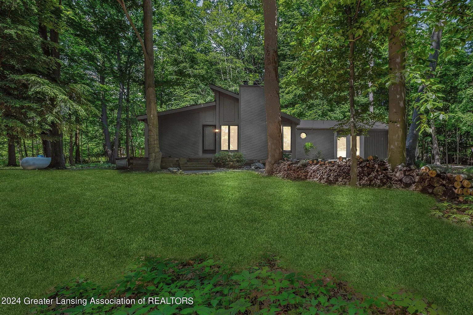 1037 N Eifert Rd photo 1