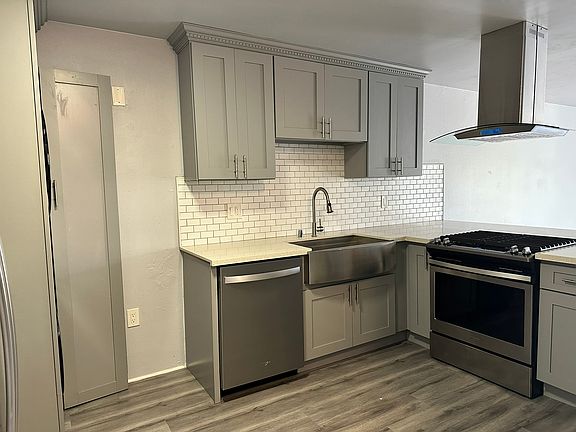 3rd image of 337 Redondo Ave APT 202