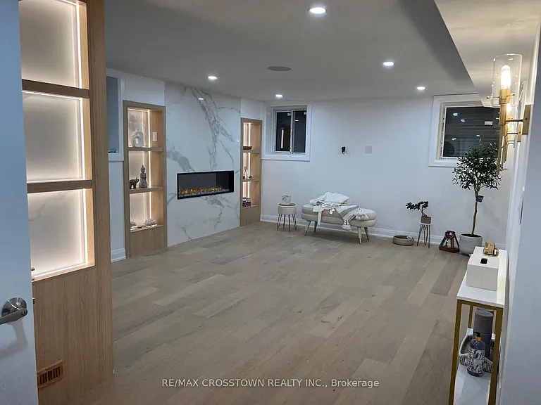 492 Greenwood Dr #B — Photo 2