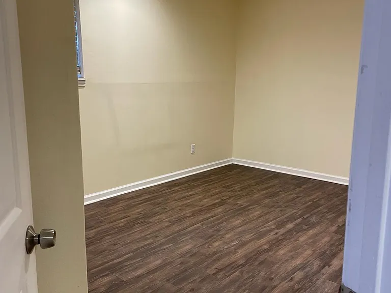 1005 Flanders Ln #1-2 — Photo 4