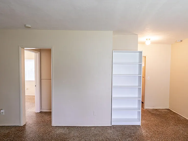 533 NE 2nd Ave — Photo 4