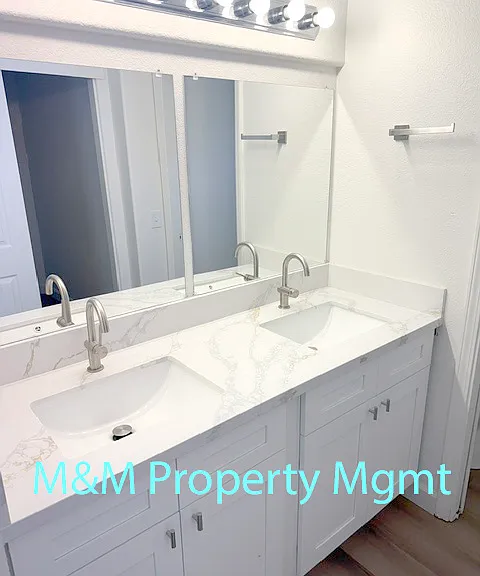 213 Rochelle Ct — Photo 7