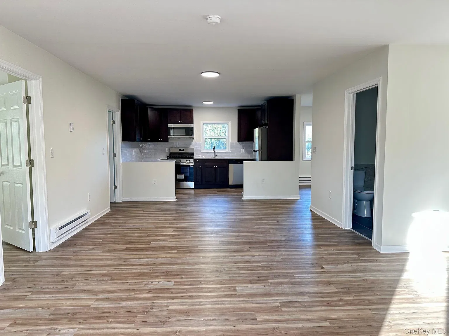 3 bed, 1.0 bath, 1292 sqft, $2,500 — Photo 3