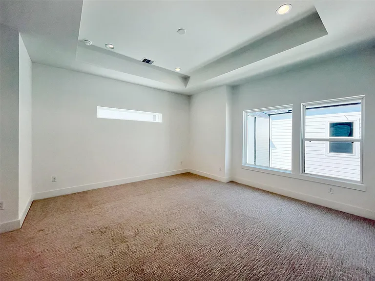 326 Eastwood St — Photo 12
