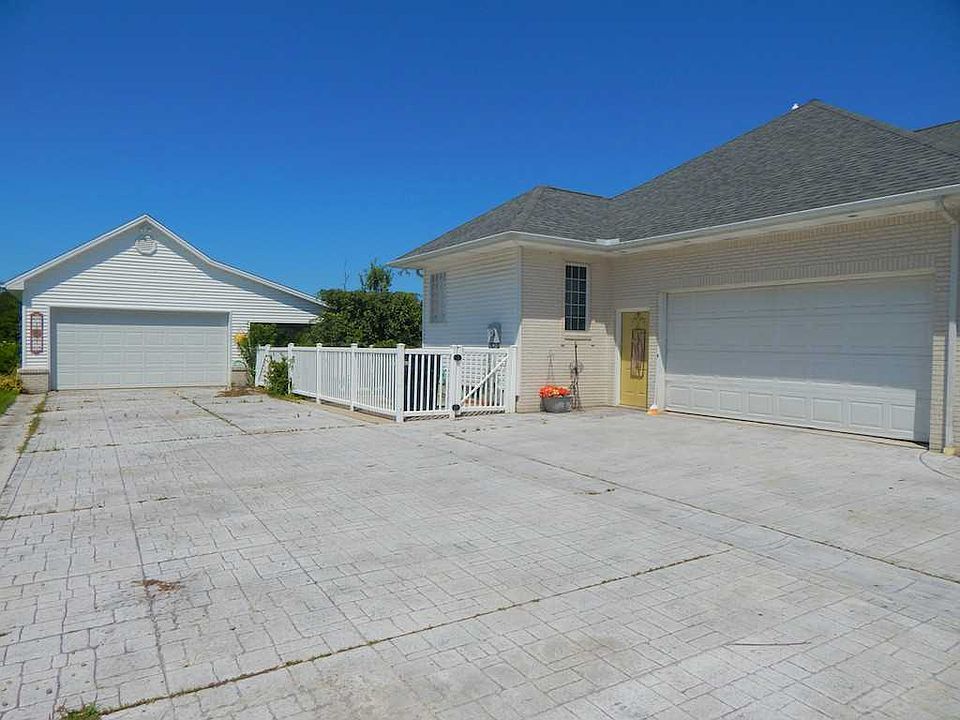 Detached Garage 