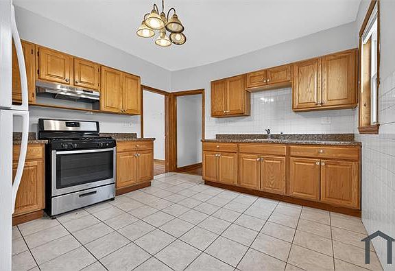 4th image of 81 Dakota St Floor 3