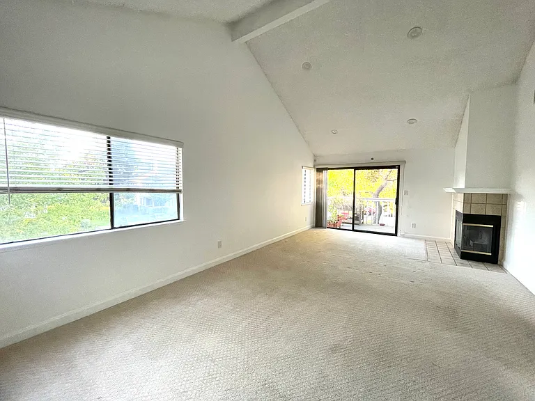 5015 Shalimar Cir — Photo 2
