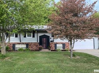 1526 13th St, Silvis, IL 61282