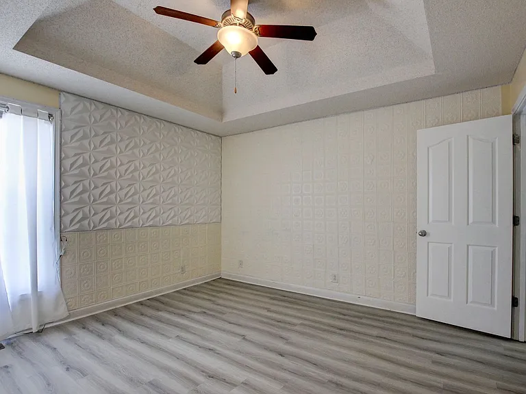3660 S Naples Ct — Photo 8