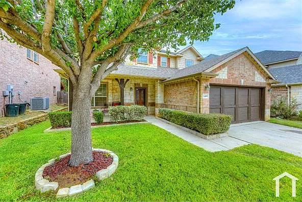 5 bed, 2416 sqft, $3,300 — Photo 2