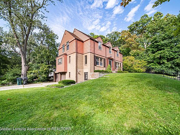 4th image of 360 Centerlawn St