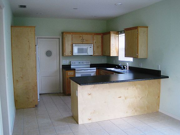 Kitchen/Dining Area
