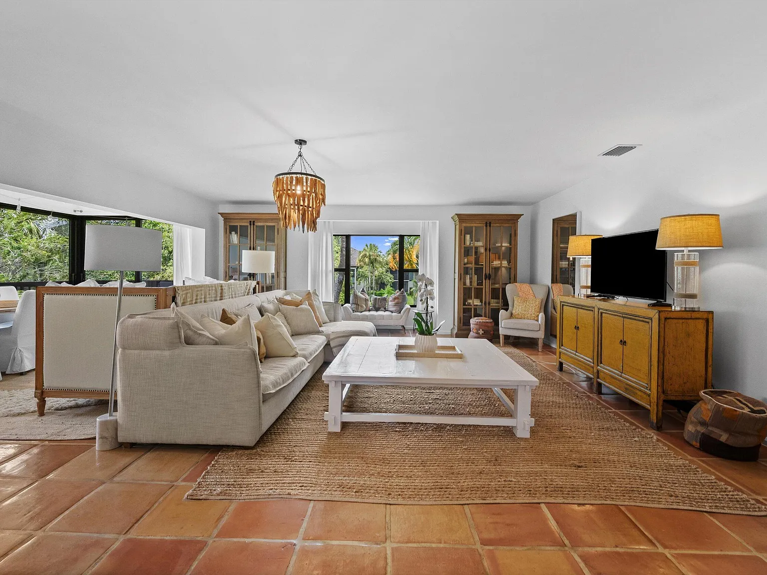 3 bed, 3.0 bath, 1800 sqft, $9,000 — Photo 3