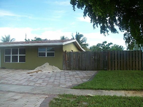 2nd image of 104 SE 14th St