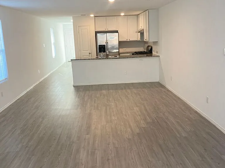 2906 Millikan Dr — Photo 3