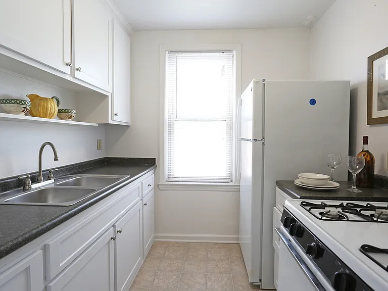 1 Oaks Ln #1 — Photo 8