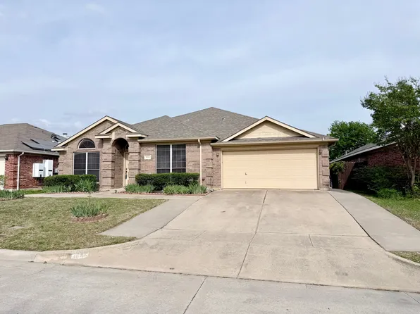 8166 Berkshire Dr, Fort Worth, TX 76137