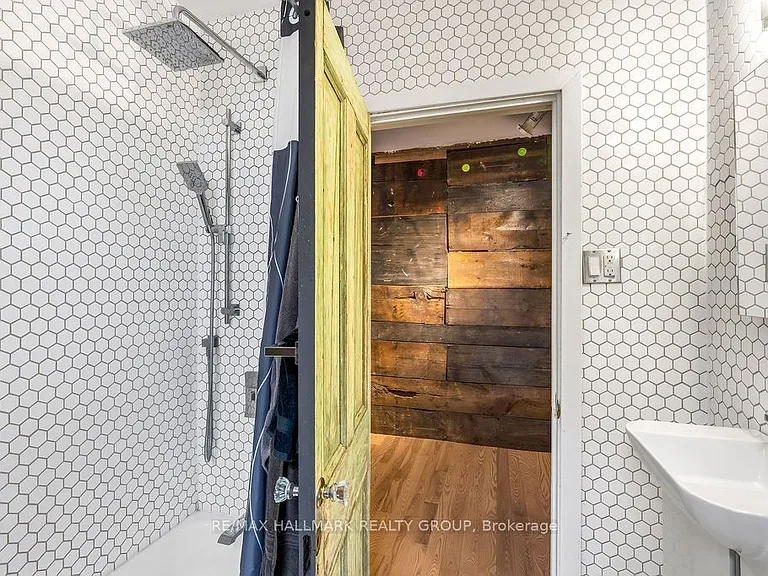 439 Kent St — Photo 28