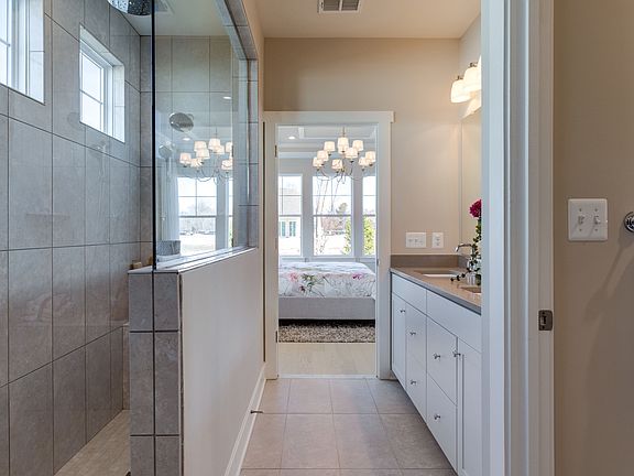 Palatial owner s bath