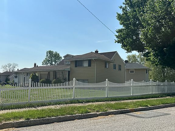 2nd image of 1428 Devers Rd
