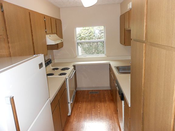3rd image of 149 S Westmoor Ave APT G
