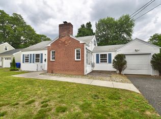17 Old Brook Rd, Springfield, MA 01118