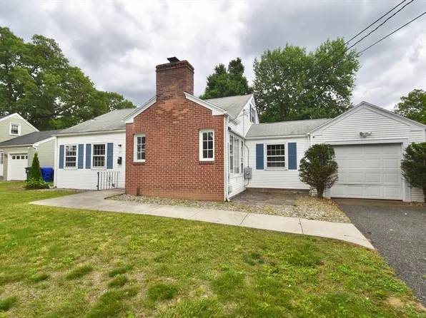 17 Old Brook Rd, Springfield, MA 01118