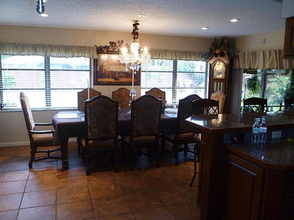 Home For Sale In Port saint lucie