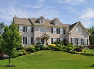 310 Valley Hunt Dr, Phoenixville, PA 19460