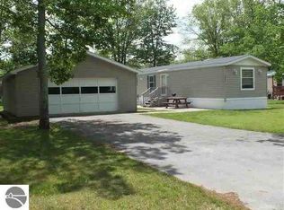 826 Gladewood Ln, Traverse City, MI 49686