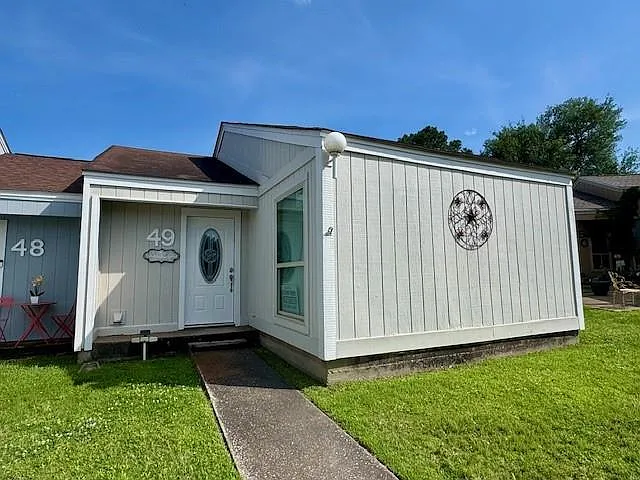2 bed, 1.0 bath, 861 sqft, $950 — Photo 1