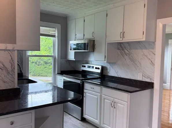20 Henshaw Street, 20 Henshaw St #2R, Chicopee, MA 01020