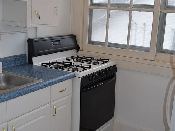 2nd image of 1410 Rosemary Ln APT 202