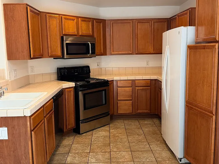 2520 Roman Dr — Photo 4