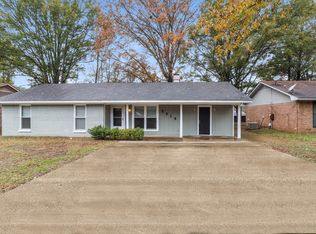 2419 Twisted Oak Dr, Jackson, MS 39212