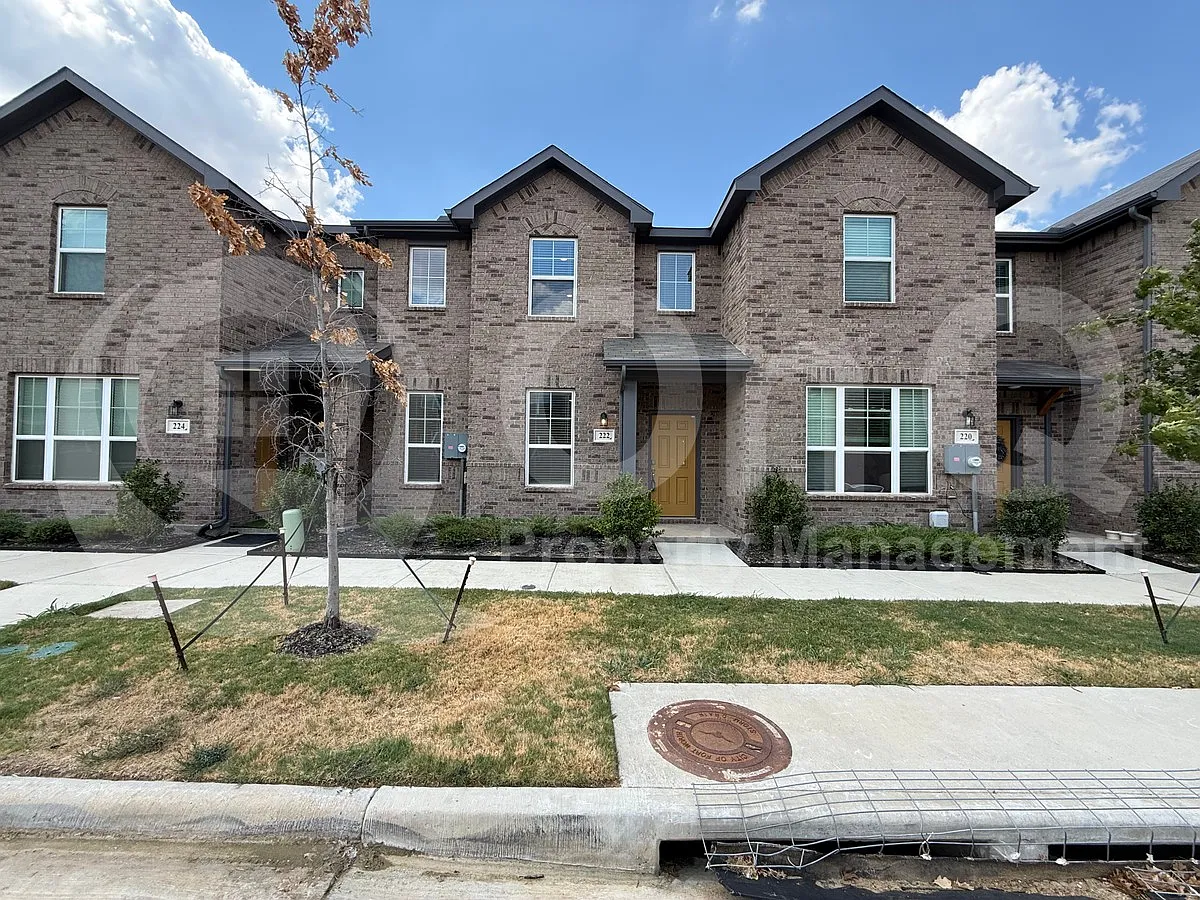 3 bed, 2.5 bath, 1783 sqft, $2,290 — Photo 1