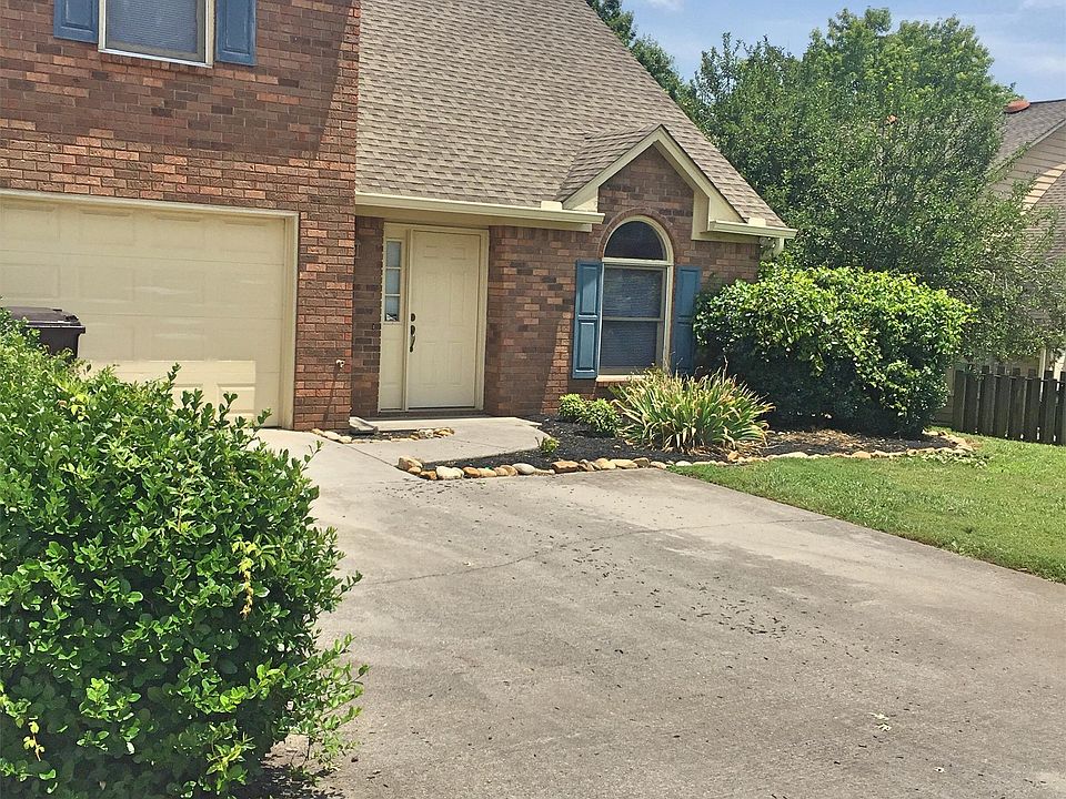 1st image of 404 Eagle Brook Dr #1