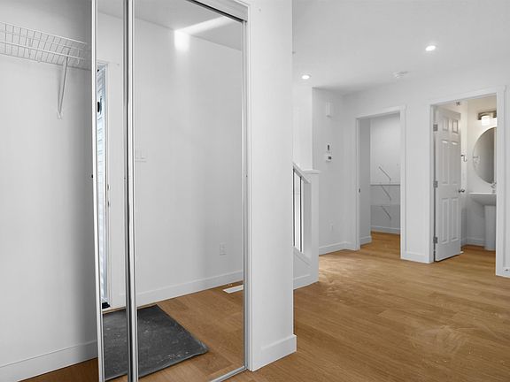 3rd image of 191 Savoy Cres