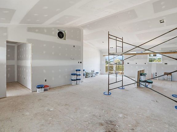 5th image of 90 Arthur Ln