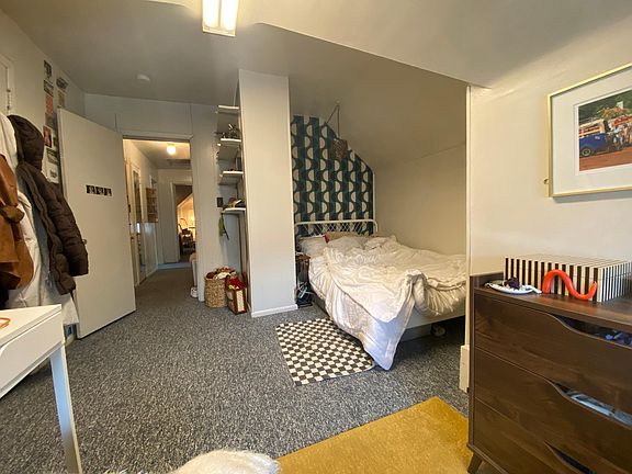 5th image of 915 E Ann St APT 6
