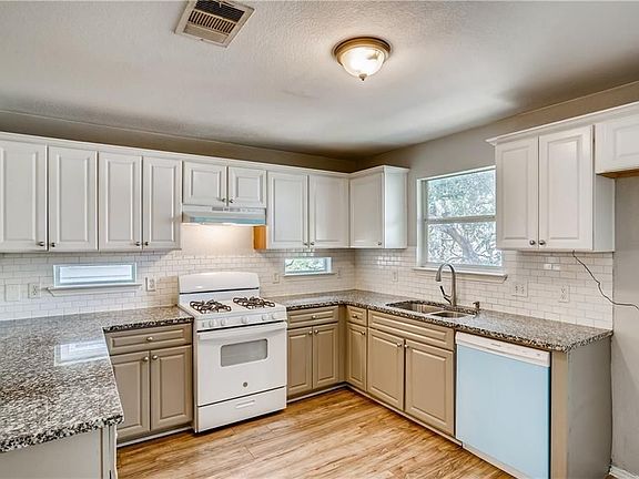4th image of 913 Peyton Pl