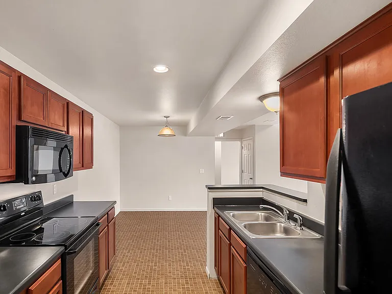 Kitchen & Dining Area