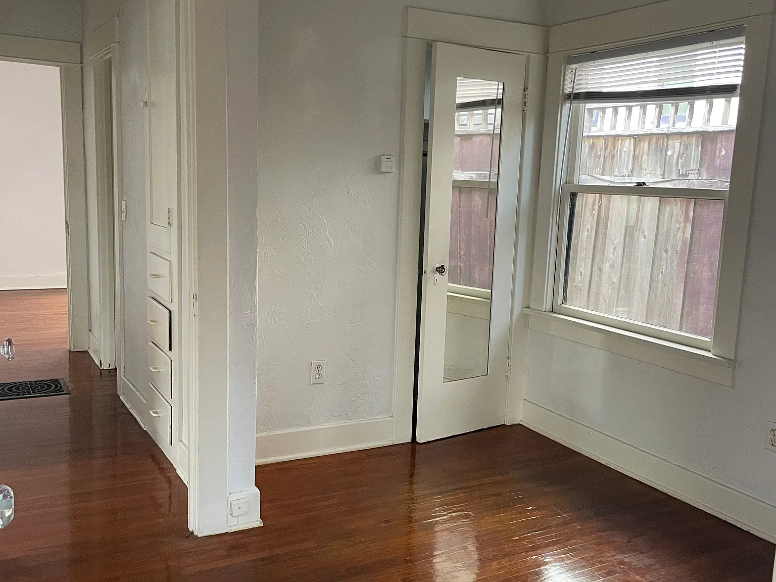 2 bed, 800 sqft, $3,900 — Photo 4