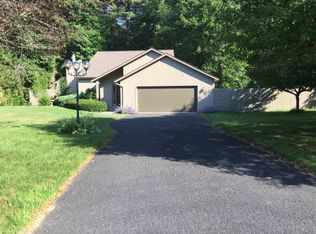 3 Meadow Rue Pl, Malta, NY 12020