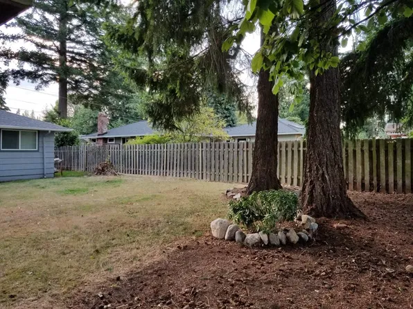 18540 Densmore Ave N, Shoreline, WA 98133