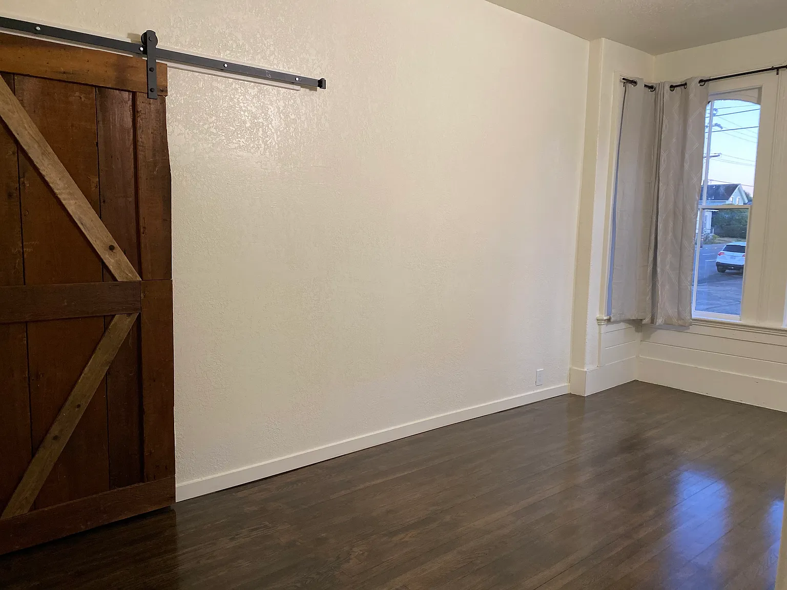 2 bed, 1000 sqft, $1,950 — Photo 2