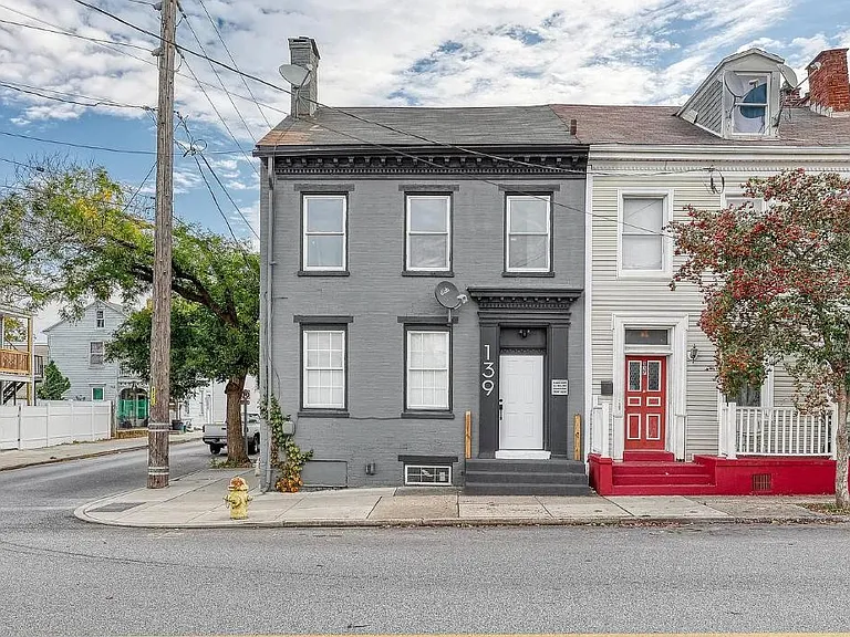 139 N Queen St #A — Photo 2