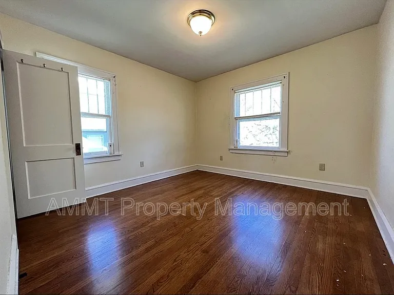 421 19th St NE — Photo 15