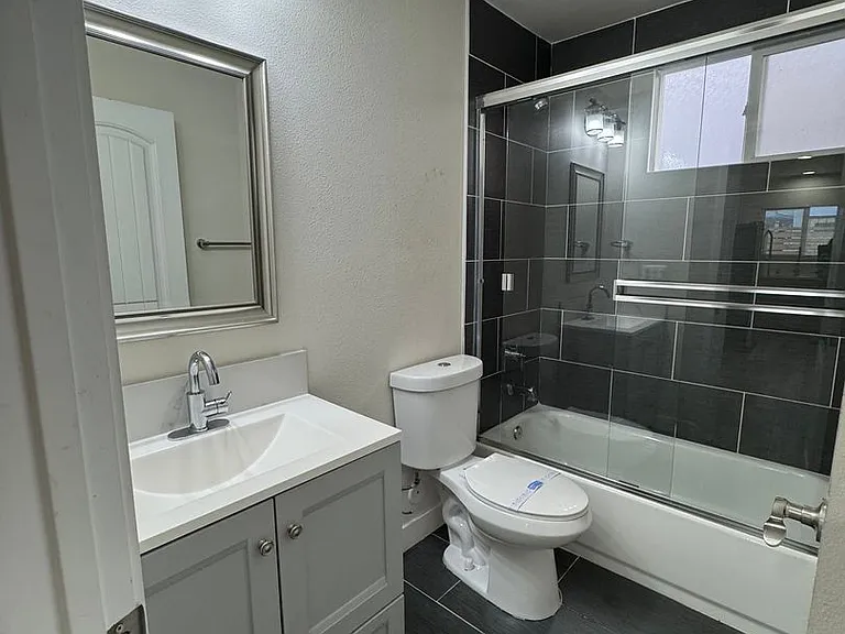 4553 Texas St — Photo 12