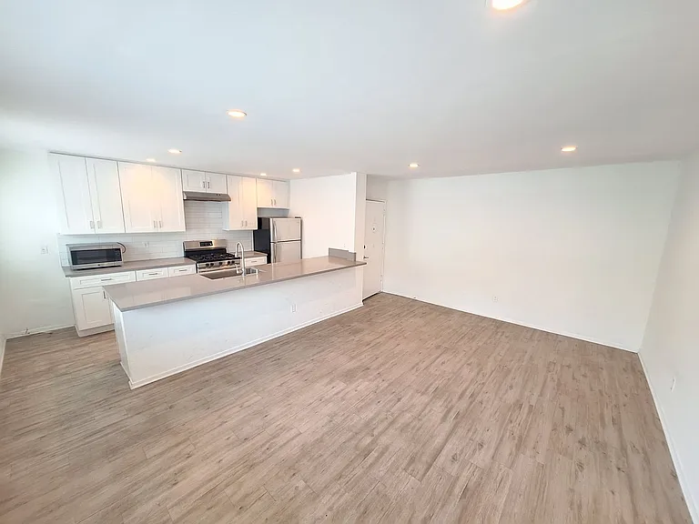 12625 Pacific Ave #9 — Photo 2